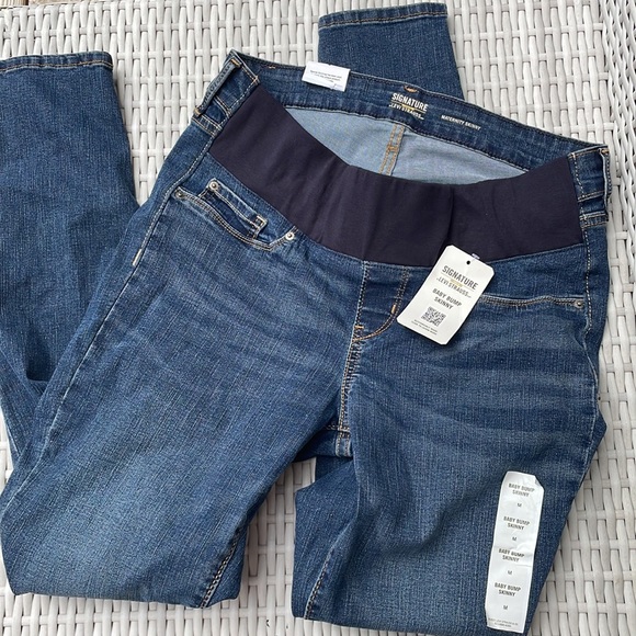 NWT- Maternity Jeans- Signature -Levi Strauss & Co. Skinny Jeans Size M - Picture 2 of 14